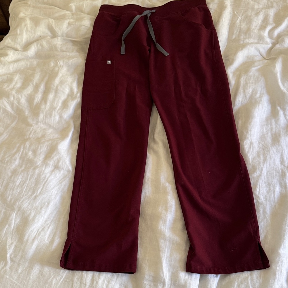 Figs Scrub Pants Kade Cargo Burgundy Size S